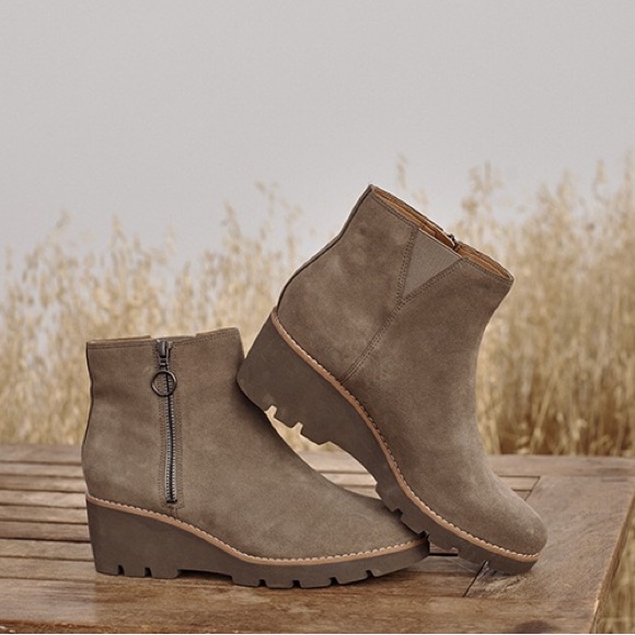 Vionic Hazal Wedge Booties In Stone Suede 8